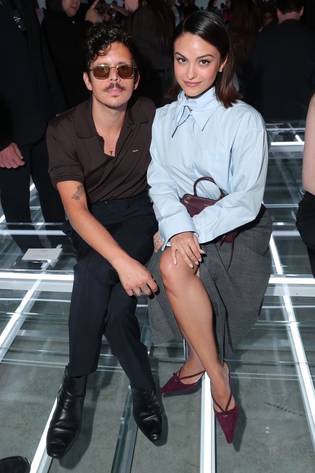 Rudy Mancuso وCamila Mendes في عرض Prada لربيع وصيف 2027