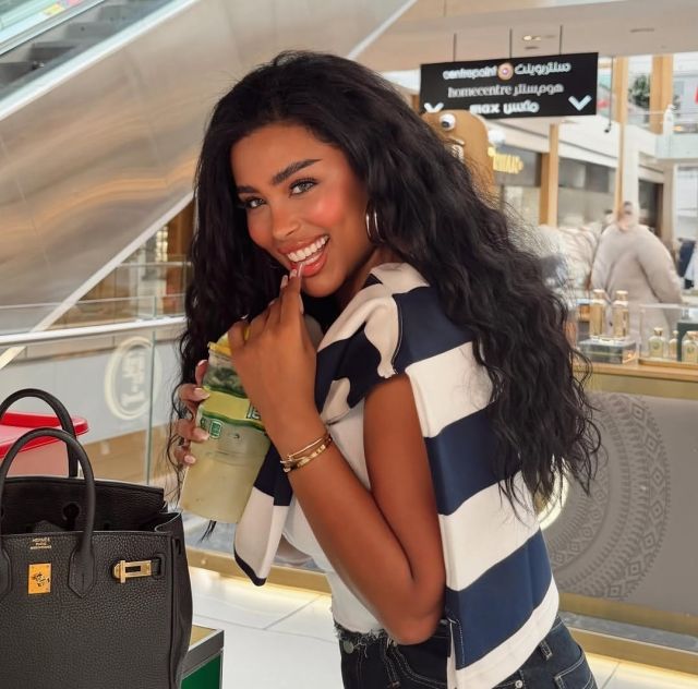 كوثر البلوشي في تركيا بعد إبعادها من الكويت وتعليق غريب عن زوج يومي!!