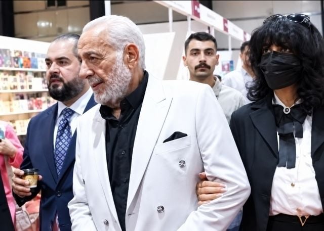 أول تعليق... أيمن زيدان ينهي الجدل حول قصة الفتاة المتخفية برد حاسم
