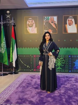بتطريزات النخلة والذهب.. لجين عمران تحتفل بالسعودية في الإمارات