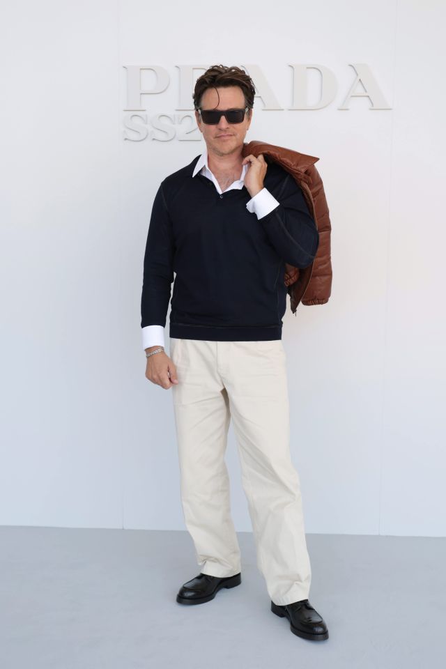 Thomas Vinterberg في عرض Prada لربيع وصيف 2027