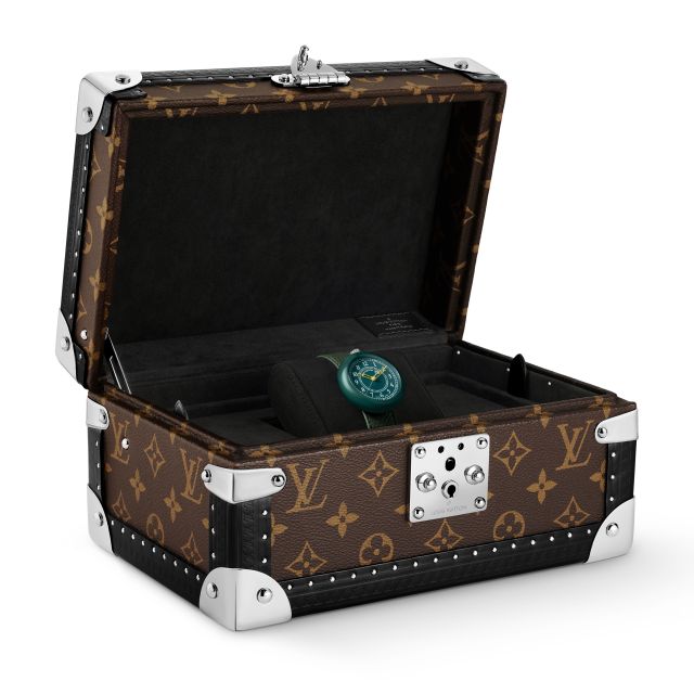 بعد 38 عاماً... ساعة Louis Vuitton Monterey الأولى تعود إلى المجموعة الدائمة