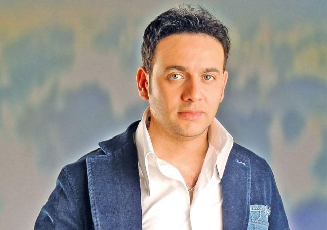 مصطفى قمر ينعى زوج شقيقته بكلمات مؤثرة