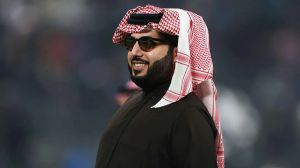 عمرو يوسف يمدح منتجَي مسرحيته... وتركي آل الشيخ مُمازحاً: "دول خطر"