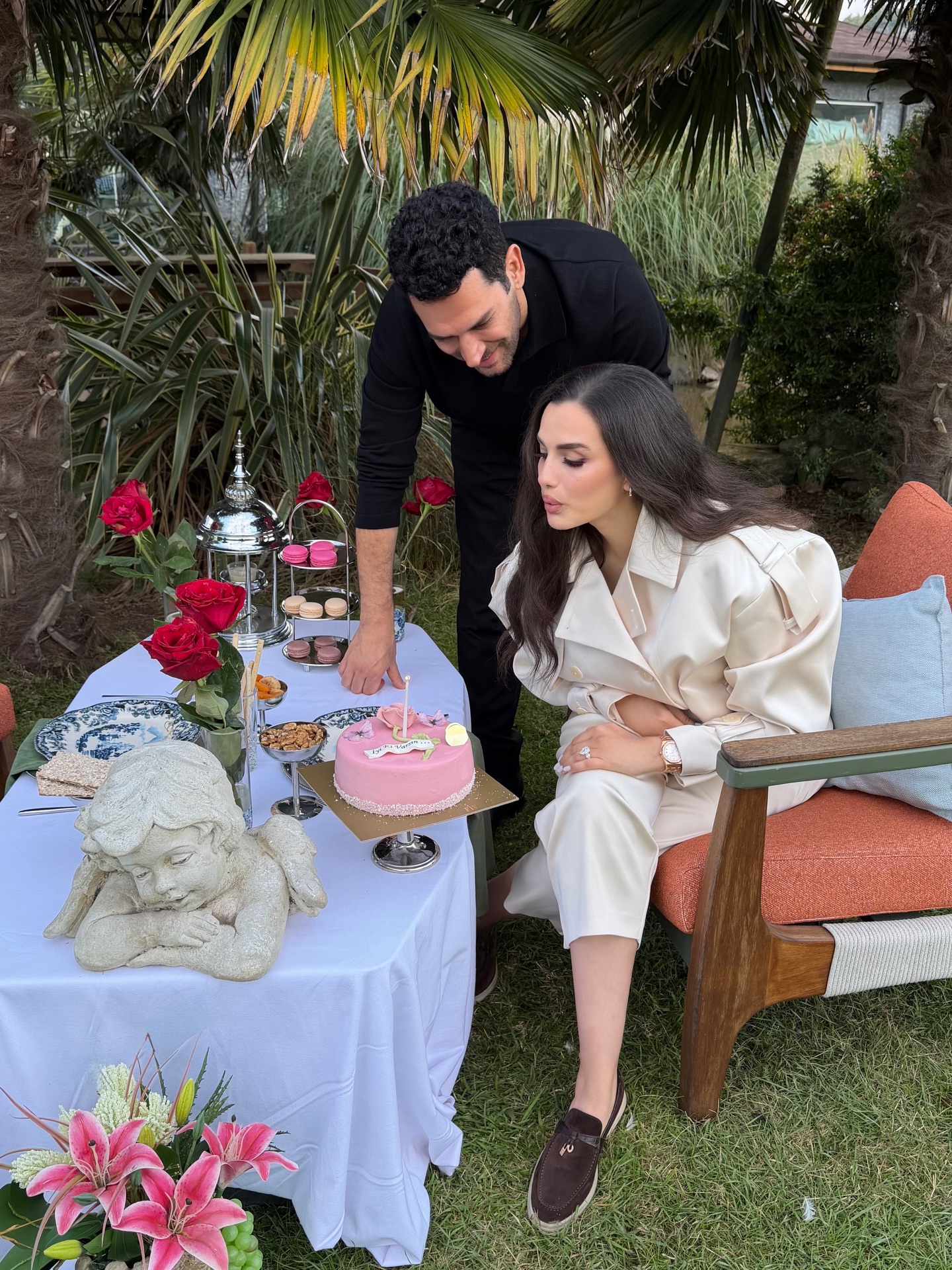 مراد يلدريم وإيمان الباني في عيد ميلادها.