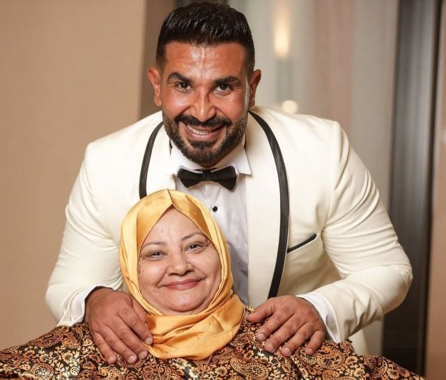 أحمد سعد يوجّه رسالة شكر للشرطة بعد استعادة المسروقات من والدته
