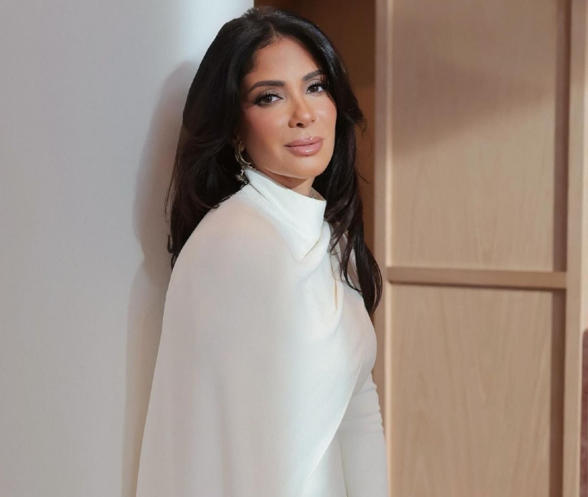 منى زكي تهنئ ياسمين عبد العزيز وتنهي الجدل حول خلافهما