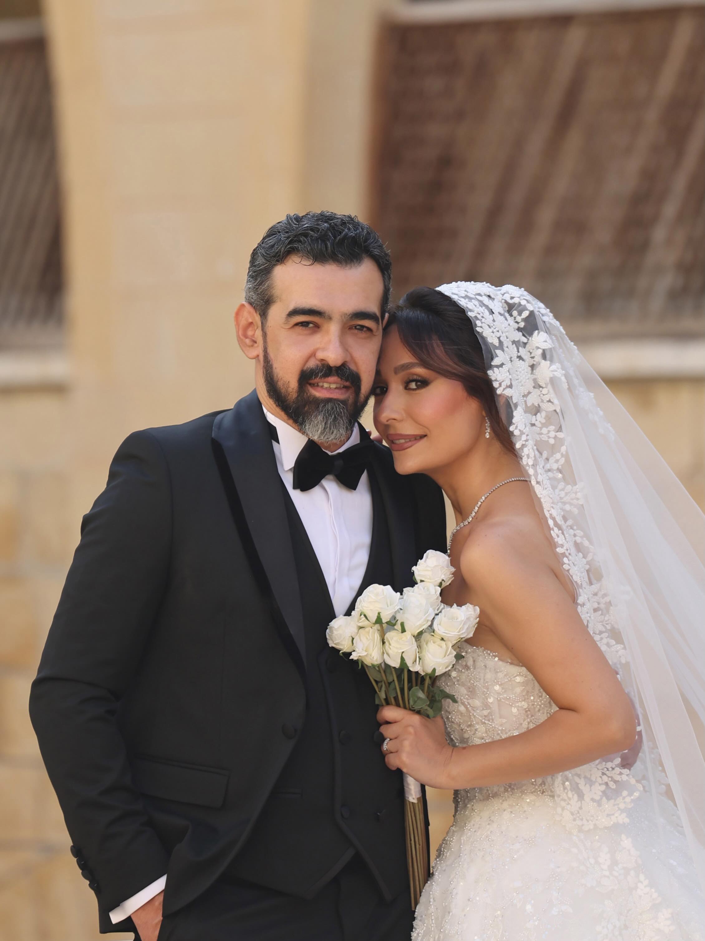 فستان زفاف رنا كرم.. إطلالة كلاسيكية بتفاصيل ناعمة فستان زفاف رنا كرم.. إطلالة كلاسيكية بتفاصيل ناعمة