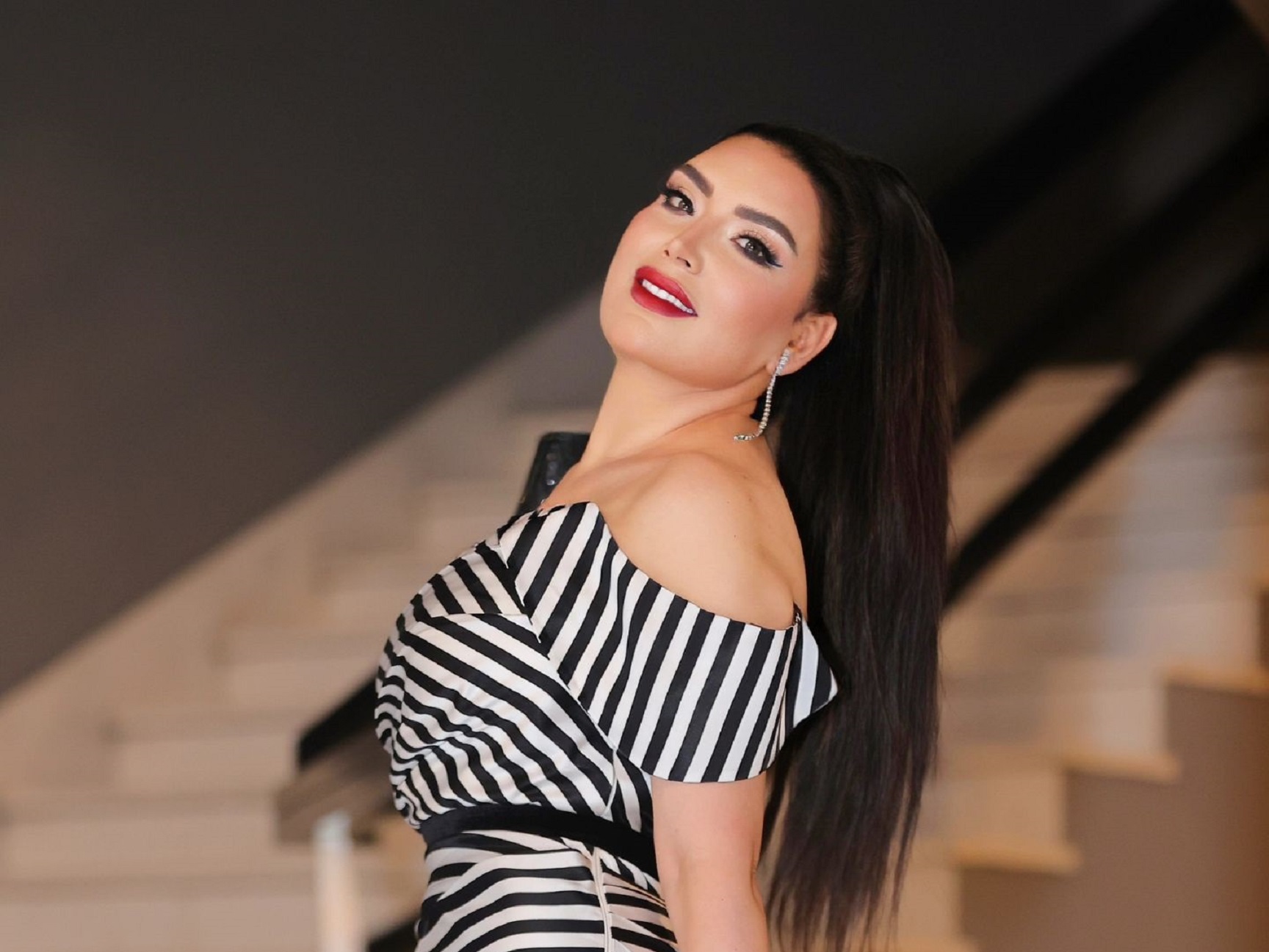 عبير صبري تحسم جدل حوارها الهامس مع حسام حسن