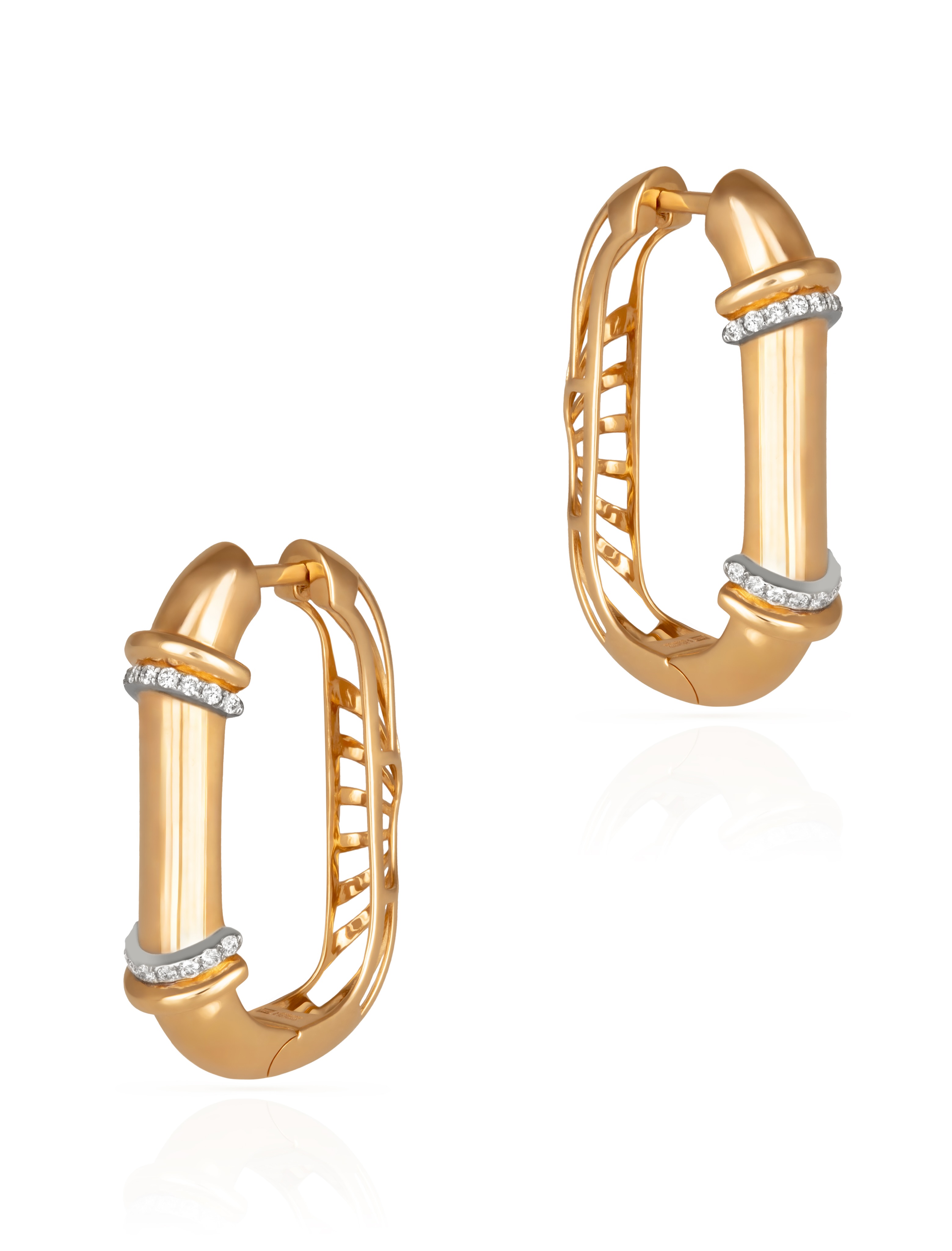 أقراط جينيفر لوبيز Buoy Lock Earrings، وهي من إبداعات الدار اللبنانية للمجوهرات لاتيلييه نوبار. أقراط جينيفر لوبيز Buoy Lock Earrings، وهي من إبداعات الدار اللبنانية للمجوهرات لاتيلييه نوبار.