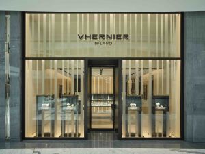 رؤية متجددة: VHERNIER تحتفي بإعادة افتتاح متجرها في 