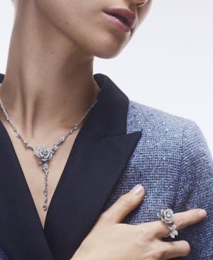 من طفولة كريستيان ديور إلى La Rose Dior: قصة الوردة التي لم تذبل