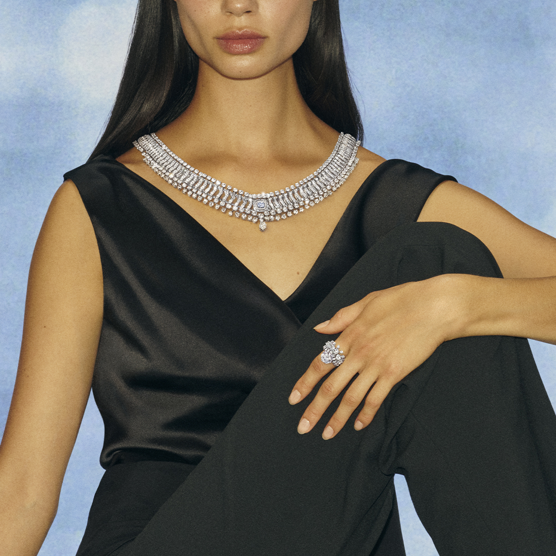 مجوهرات De Beers London من مجموعة Vibrations المستوحاة من حركة المياه مجوهرات De Beers London من مجموعة Vibrations المستوحاة من حركة المياه