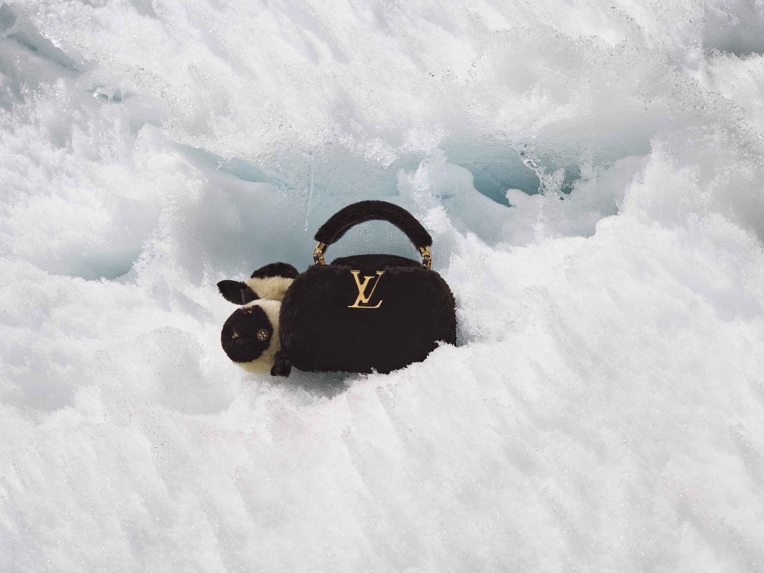 حقيبة من Louis Vuitton بتفاصيل مستوحاة من أجواء جبال الألب حقيبة من Louis Vuitton بتفاصيل مستوحاة من أجواء جبال الألب