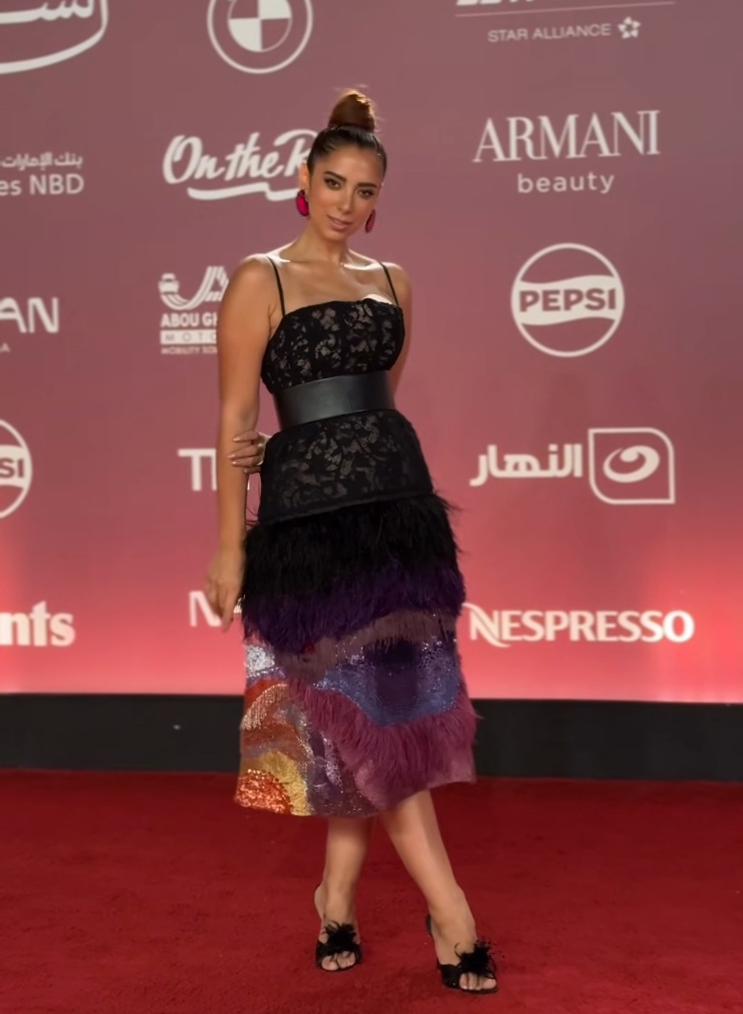 داليا شوقي تجمع بين الدانتيل والشراشيب والألوان