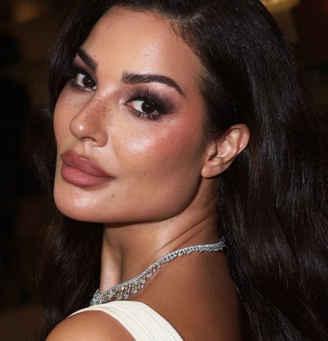 مكياج نادين نسيب نجيم والنمش.. خطوات تطبيق الصيحة الرائجة