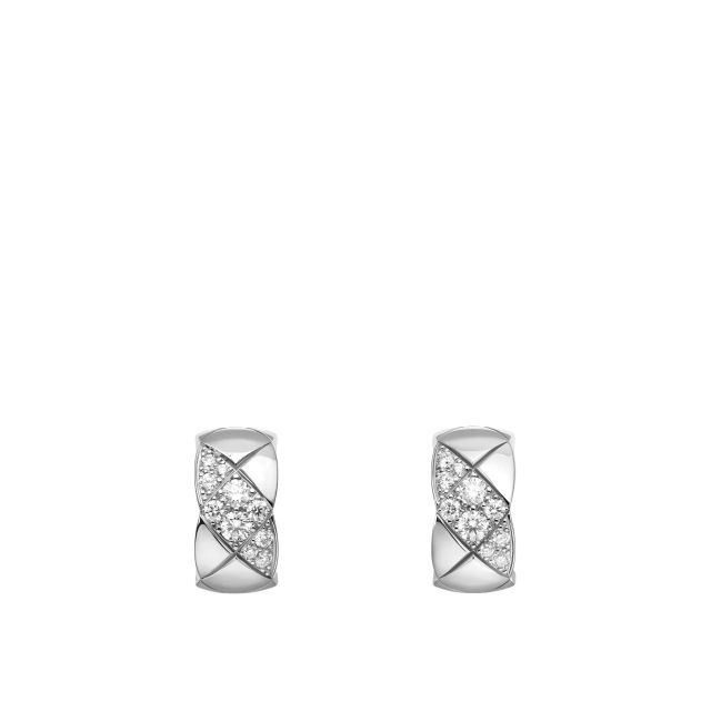 أقراط من Chanel بتصميم أنيق وفاخر