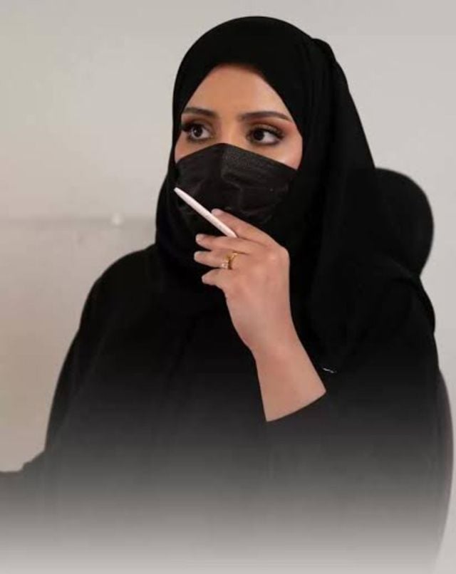 بعد غياب سنتين... مشاعل الطويرقي تظهر من دون حجاب وتوجّه رسائل غريبة