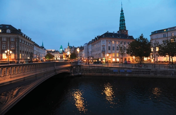 كوبنهاغن الساحرة بجمالها وقصصها الخيالية