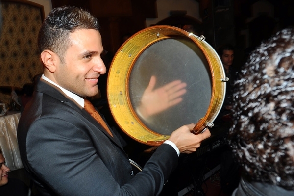  محمد نور يلعب على الطبلة
