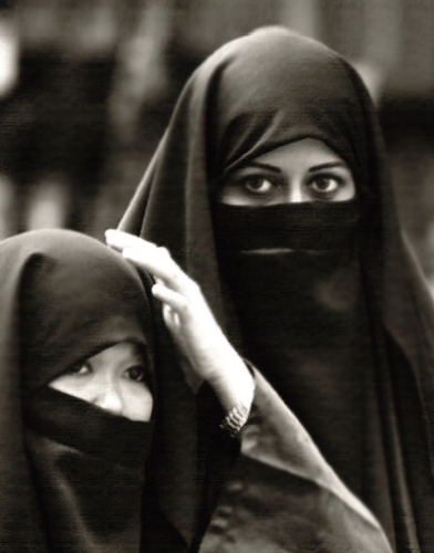 النقاب عادة وليس عبادة