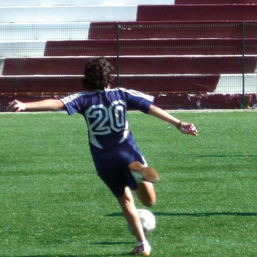 هوس كرة القدم يجتاح عالم الفتيات في لبنان