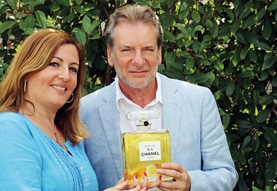 مبتكر العطور ومدير البحوث والتنمية لدى شانيل كريستوفر شيلدريك...