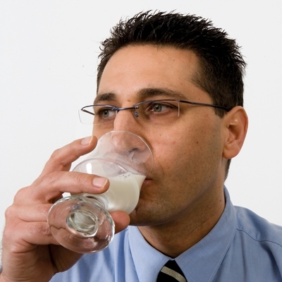 علماء الأزهر يعارضون فتوى إرضاع الكبير