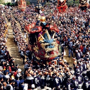 للخريف في اليابان مهرجانات تحتفل بألوانه