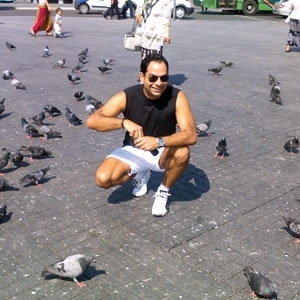 ميشال قزّي في اسطنبول يالطا وباريس...