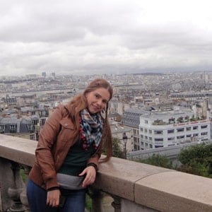 دنيا عبد العزيز في باريس...