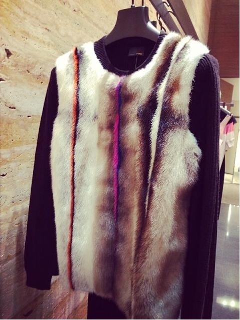 من هي النجمة التي ارتدت هذه السترة؟