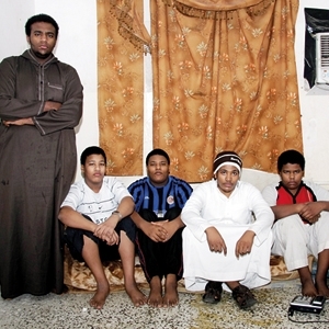 هجرهم والدهم ١٥ عاماً 