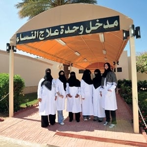 يعالج المدمنات ولا يعاقبهن