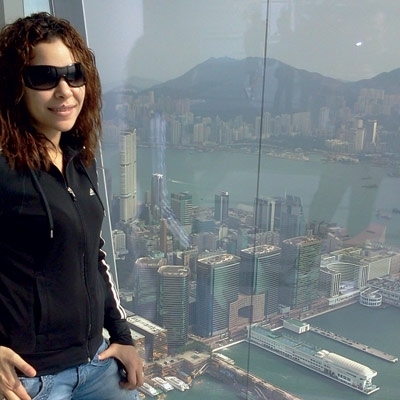 ألفت عمر: التسوّق في هونغ كونغ أفلسني!