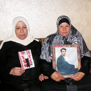 أهالي الأسرى في سجون الاحتلال الإسرائيلي وأسرى محررون