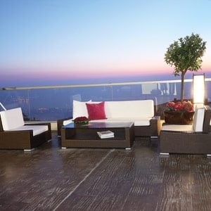 الشفافيّة النضرة بخيوط عصريّة