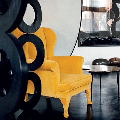 اللون الأصفر