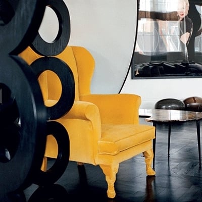 اللون الأصفر