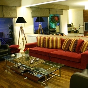 الخارج شريك الداخل!