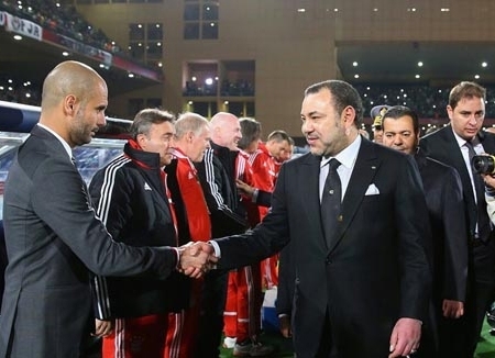 العاهل المغربي يتوّج بايرن ميونيخ ويهنئ الرجاء البيضاوي