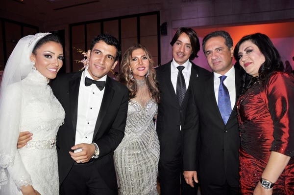 العروسان ونادية مصطفى ومحمد ثروت وزوجته وهاني البحيري