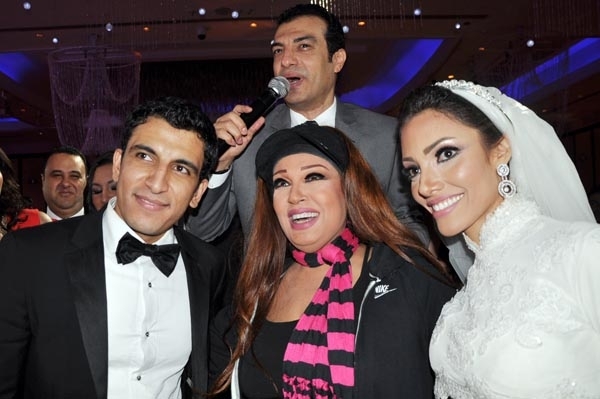 العروسان وفيفى عبده وغناء إيهاب توفيق