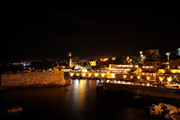 جبيل في الليل