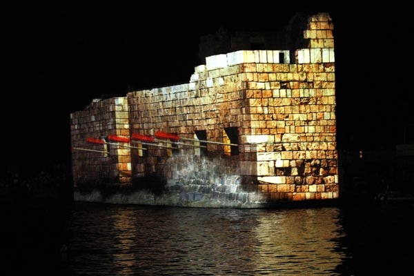 قلعة جبيل البحرية عبر انعكاسات ثلاثية الأبعاد