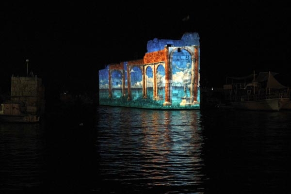 قلعة جبيل البحرية عبر انعكاسات ثلاثية الأبعاد