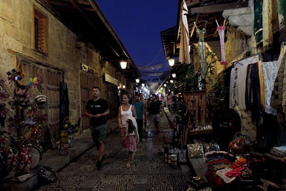 قلعة جبيل البحرية عبر انعكاسات ثلاثية الأبعاد