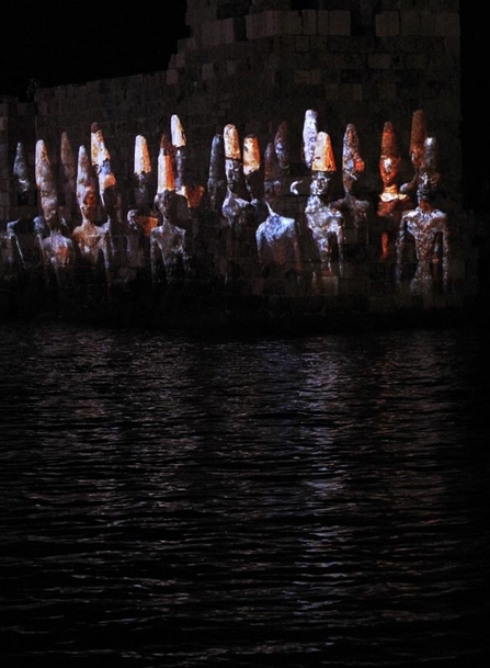 قلعة جبيل البحرية عبر انعكاسات ثلاثية الأبعاد