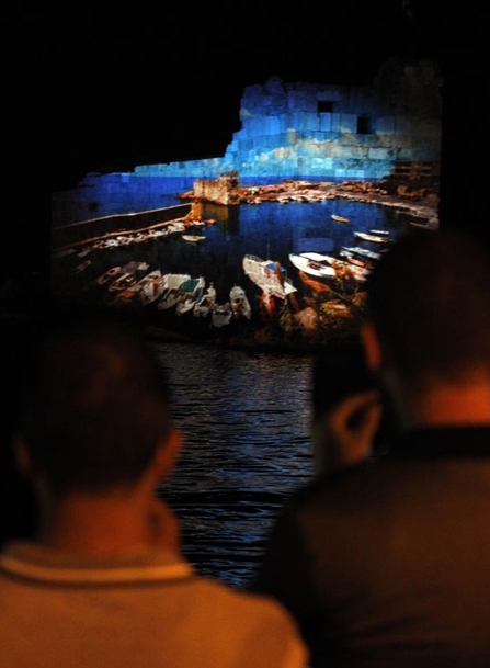 قلعة جبيل البحرية عبر انعكاسات ثلاثية الأبعاد