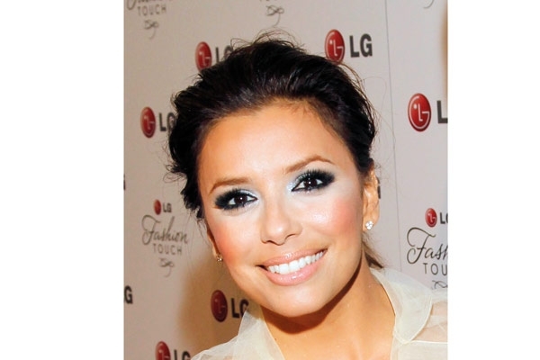 الشفاه: اللون الحيادي إيفا لونغوريا